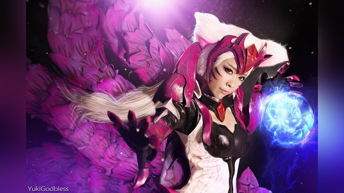 Сочный косплей на Ари (Ahri) из League of Legends