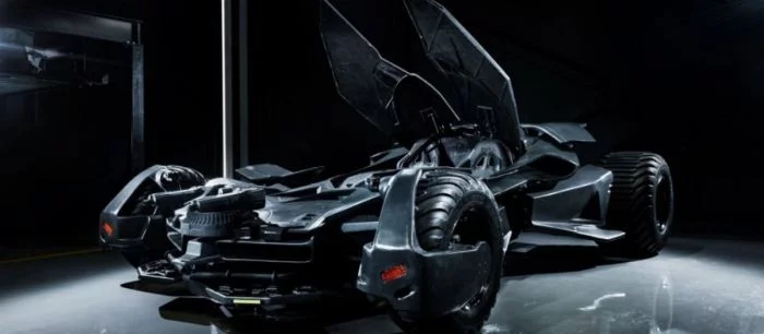 В России продают машину Бэтмена за 55 млн рублей. На ней можно ездить и «стрелять»