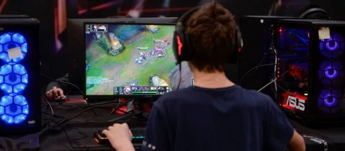 17-летний парень днями и ночами сидел в комнате и играл на ПК. А потом он умер