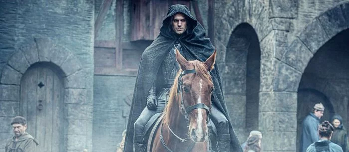 Появилось много новых кадров «Ведьмака» от Netflix — рука кикиморы, Геральт и Плотва