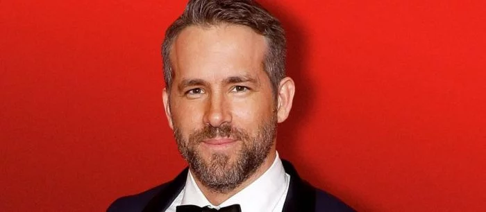 Звезда «Дэдпула» отрастил усы и подшутил над Суперменом из «Лиги справедливости»