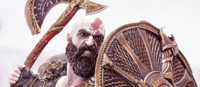 Фигурка с Кратосом и его сыном из God of War стоит как 37 игр. Она очень реалистичная