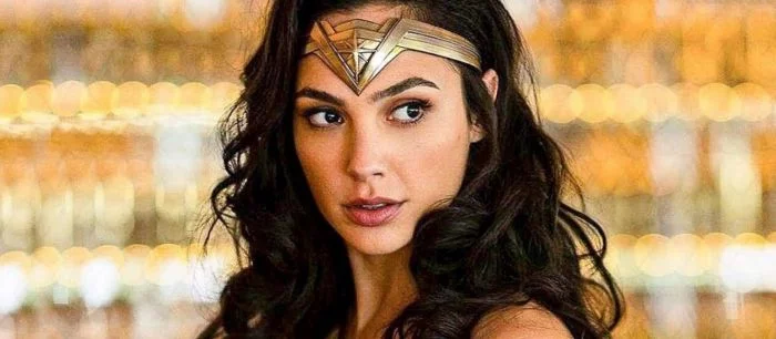 Галь Гадот и ее лассо — появился кадр из фильма «Чудо-женщина 1984»