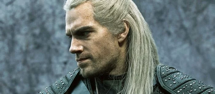 «Генри Кавилл — идеальный Геральт»: реакции людей, увидевших первый эпизод «Ведьмака» от Netflix