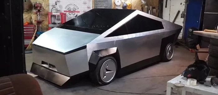 Россияне продают автомобиль Tesla Cybertruck, который создали из обычной «девятки»