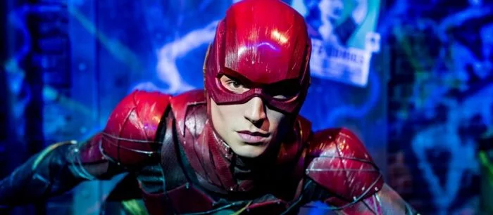 Художник показал обновленный дизайн костюма Флэша из фильмов DC. Он более обтекаемый