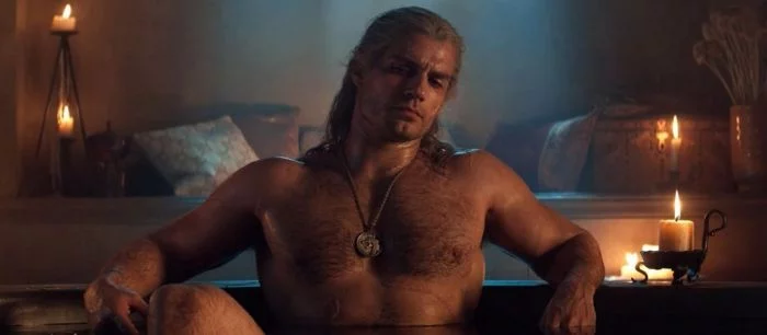 Генри Кавилл хотел воссоздать в «Ведьмаке» культовую сцену с ванной из The Witcher 3, но не смог