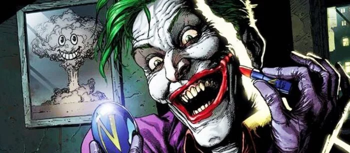 Джонни Деппа вновь нарисовали в образе Джокера. На этот раз он в шляпе и с монтировкой