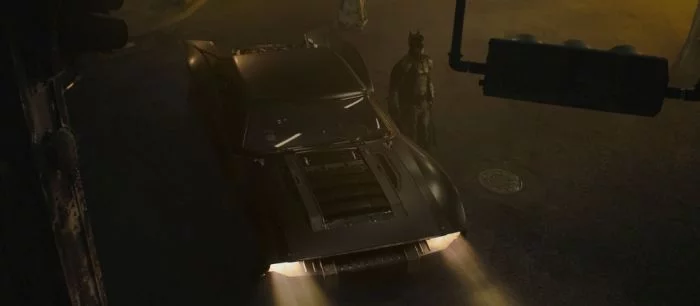 Режиссер «Бэтмена» показал Бэтмобиль на новых фото