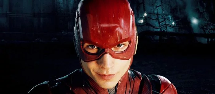 Фанаты просят Warner Bros больше не звать Эзру Миллера на роль Флэша. Актер напал на девушку