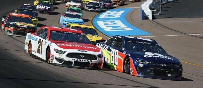 Гонщик NASCAR в гневе вышел из игры посреди киберспортивного соревнования. От него отказался спонсор