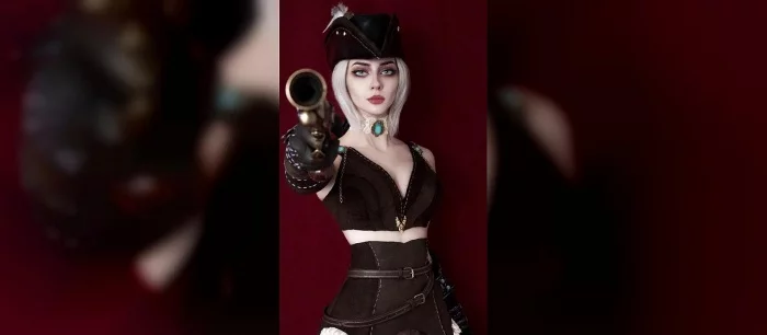 Мрачный и сексуальный косплей Леди Марии из Bloodborne