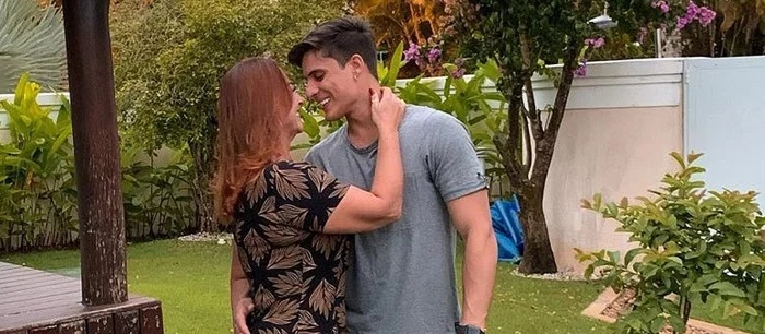 Прогеймер-бисексуал снова начал встречаться с мамой знаменитости