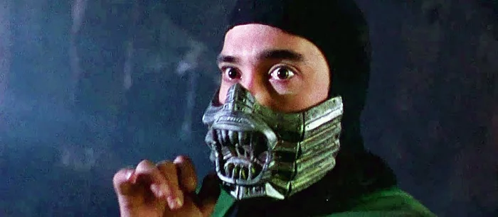 В сети показали Рептилию из так и не вышедшего фильма Mortal Kombat. Он был похож на Волан-де-Морта