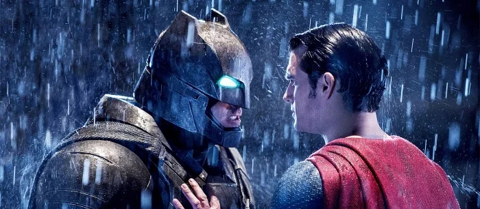 Что если бы Супермена сыграл Бен Аффлек, а Бэтмена Генри Кавилл — художник показал результат