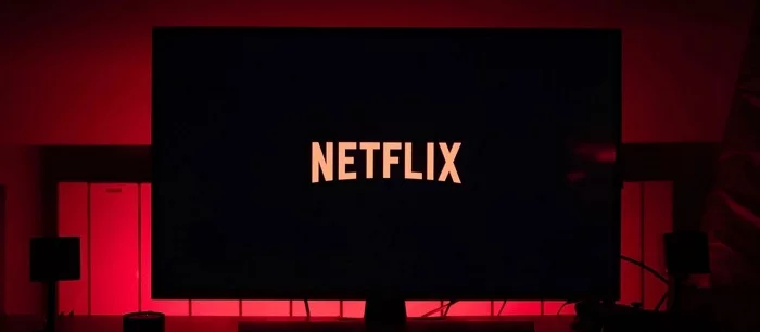 Netflix удалил эпизод популярного телесериала из-за расизма. Причиной стал блэкфейс