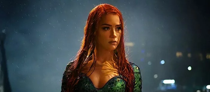 В СМИ рассказали, с кем еще Эмбер Херд изменяла Джонни Деппу. У актрисы могла быть групповуха