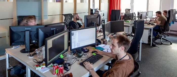 К разработчикам The Witcher 3 и Cyberpunk 2077 можно наведаться в гости, не выходя из дома