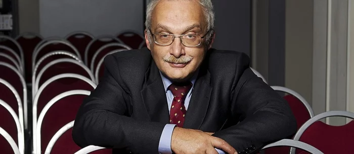 Нейросеть превратила Александра Друзя в главных героев сериала «Друзья» (Видео)