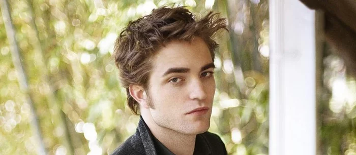 В сети показали накачанного Роберта Паттинсона в роли нового Бэтмена — арт