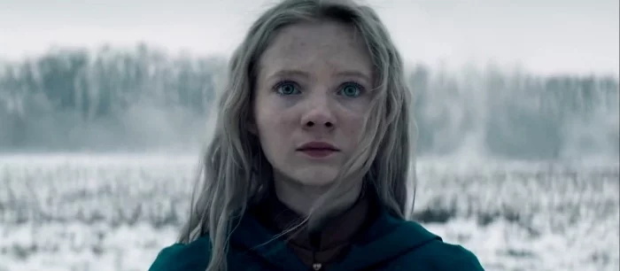 Цири из сериала «Ведьмак» опубликовала откровенную фотосессию на Плотве