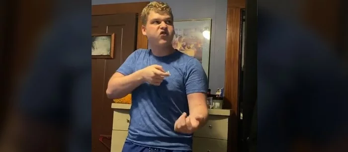 Это талант: молодой фанат Call of Duty повторил звуки оружия и стал популярным