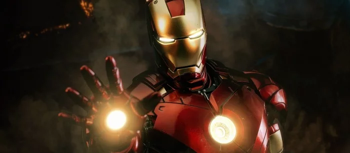 Художник представил «Железного человека», если бы он вышел в 1995 году с Чарли Шином и Камерон Диаз