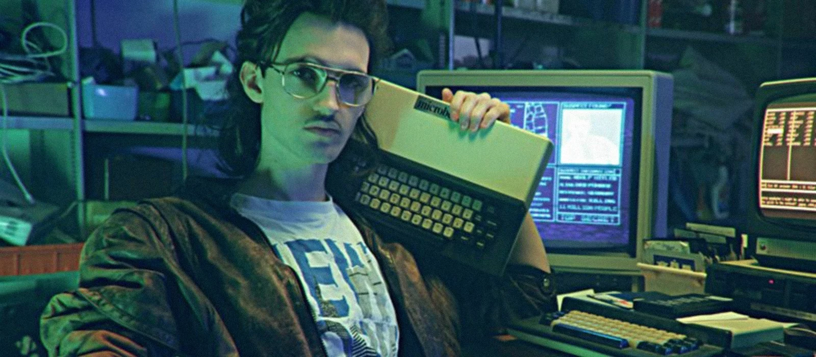 Cyber hacker schoolboy runaway. Kung Fury Hackerman. Кунг Фьюри программист. Хакер из кунг Фьюри.