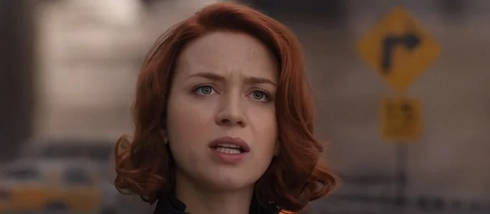 Эмили Блант показали в образе Чёрной Вдовы. Так героиня должна была выглядеть изначально