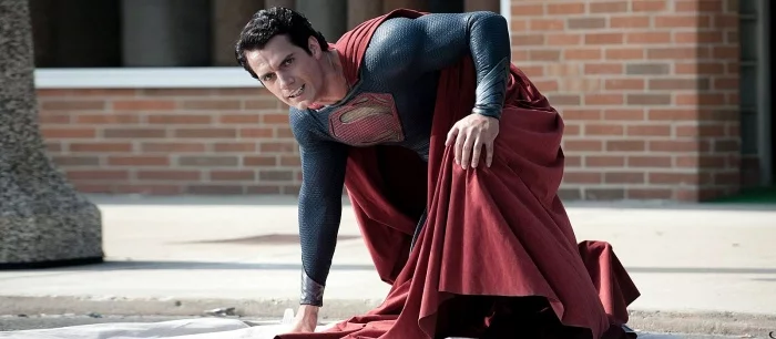 Видео: режиссер «Лиги справедливости» прокатился на скейтборде по дому Супермена на Криптоне