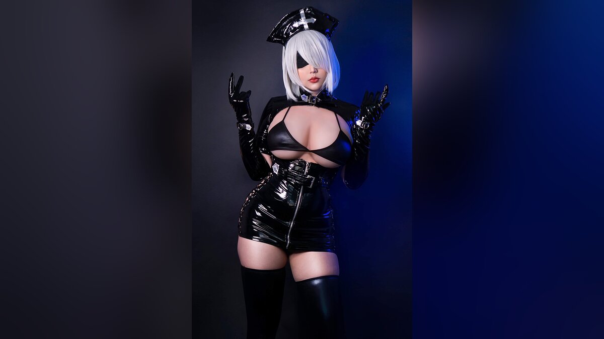 Девушка показала, что если бы 2B из NieR: Automata стала сексуальной  медсестрой