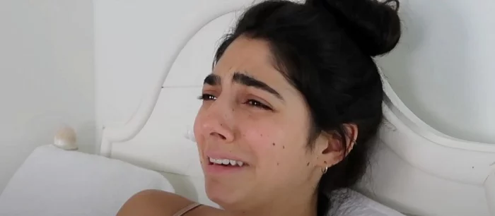 Возлюбленная Элли показала, как играет в Last of Us 2. Вот её реакция на поцелуй с Элли и сцену с клюшкой