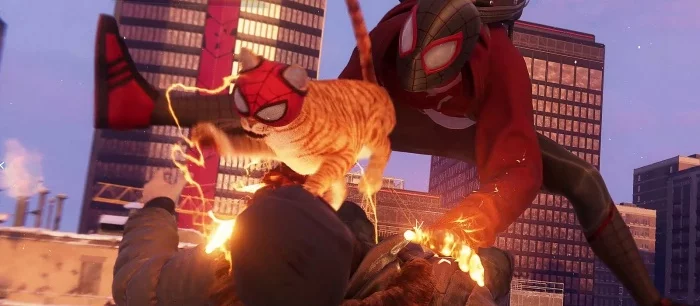 Милый котик по имени Человек-паук разносит врагов в новом ролике Spider-Man: Miles Morales