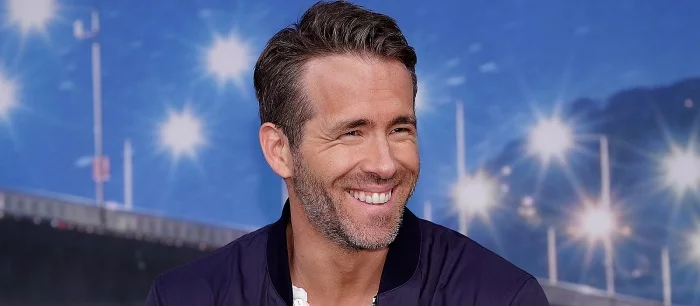 Райан Рейнольдс оригинально поздравил Хью Джекмана с днем рождения — он «увез» его жену в Атланту