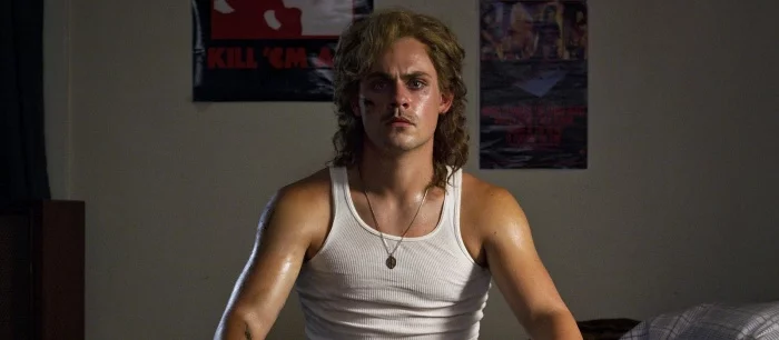 Звезда Stranger Things Дэйкер Монтгомери показал себя в роли Росомахи и быстро удалил пост