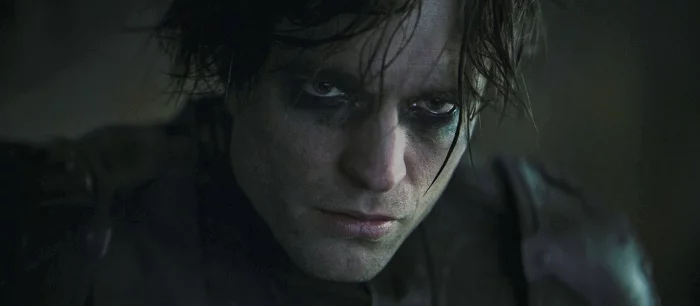 Бэтпещеру и логово Пингвина показали на фотографиях со съемок «Бэтмена»