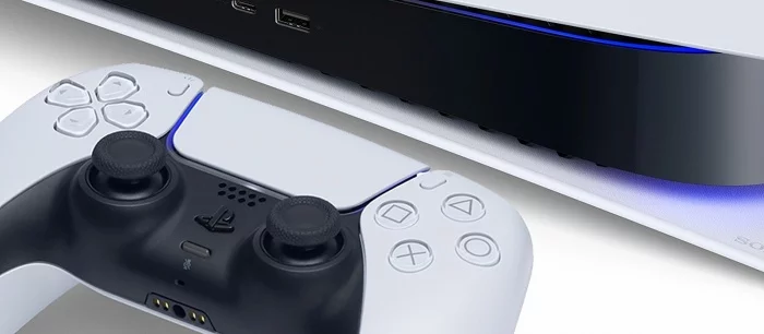 Геймеры просидели сутки под магазином, чтобы купить PS5. Они принесли матрасы и устроили лагерь (фото)