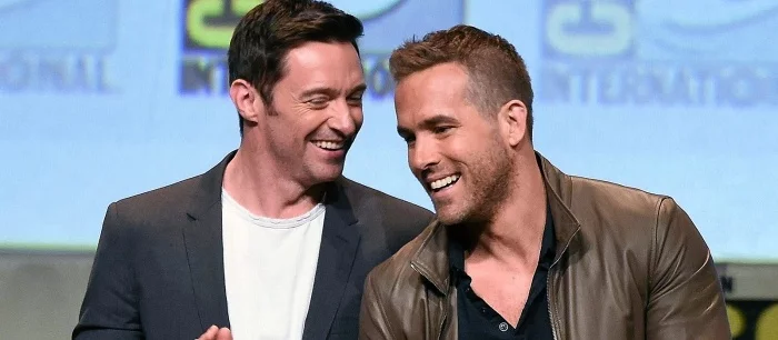 Райан Рейнольдс и Хью Джекман опустились до шуток про мамку в своих спорах (видео)