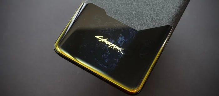 Смартфон OnePlus 8T Cyberpunk 2077 Limited Edition распаковали до релиза (фото)