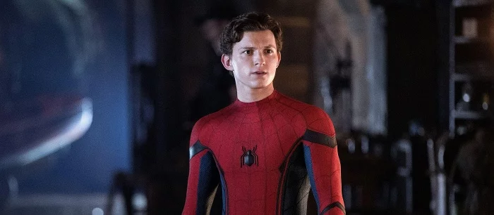 Том Холланд показал, как Человек-паук носит маску от коронавируса — фото со съемок третьей части