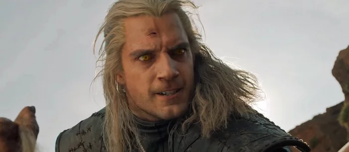 Ведьмак переехал из леса в студию: Генри Кавилл рассказал о проблемах карантина в Англии