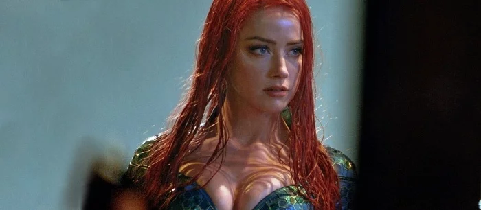 Эмбер Хёрд назвала Снайдера задротом. Звезда рассказала про «Лигу справедливости» и «Аквамена 2»