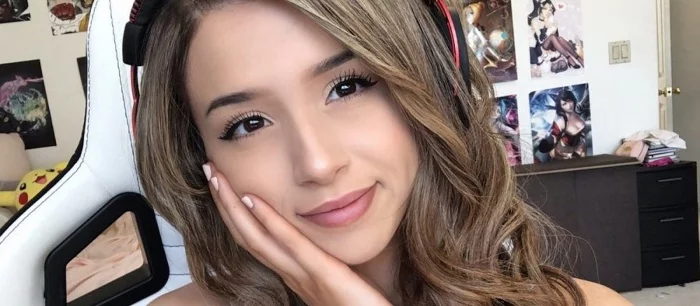 Халява, приди: одна из самых милых стримерш в мире раздает рождественские подарки в Twitter