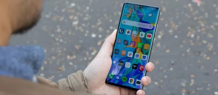 Надоели царапины на смартфоне? В Huawei придумали, как их убрать