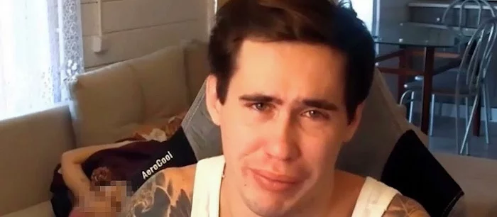 Стример показал свою умершую подругу в прямом эфире. Он отказывался впускать ее домой