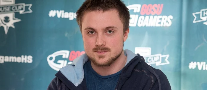 Twitch разбанил скандального стримера с пожизненной блокировкой. Ранее он называл русских «отсталыми»