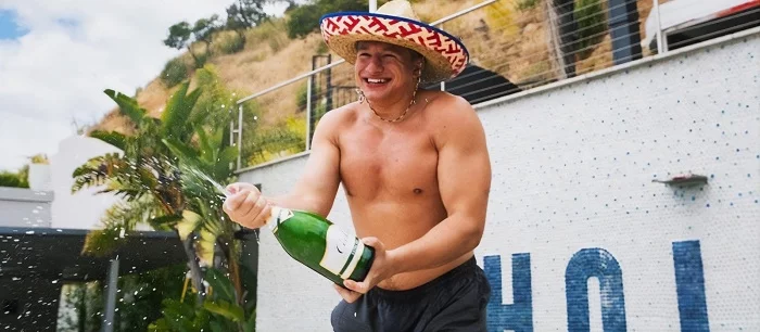 Донат наоборот: стример случайно отправил зрителю 10 тысяч долларов (видео)