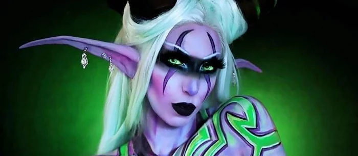 Художница с большой грудью перевоплощается в героев видеоигр и кино при помощи красок (фото)