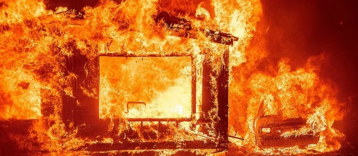 Новость огонь: в России предлагают запретить эмодзи с огнём и выражения «огонь» и «жжём»