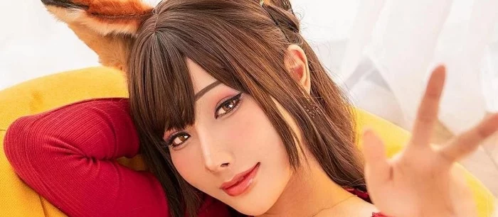 Очень милая косплеерша перевоплотилась в сексуальную лисичку. У нее даже хвостик есть (фото)